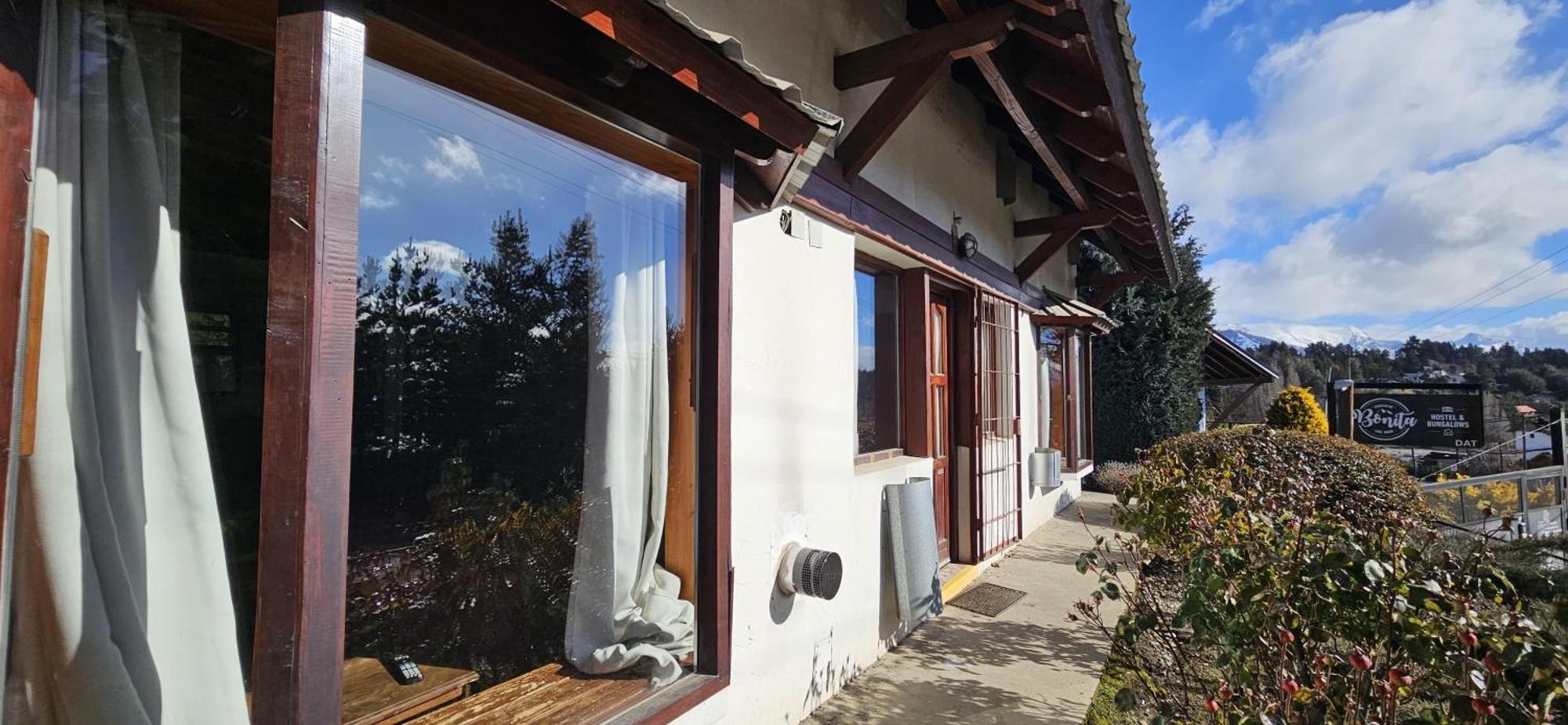 Bonita Lake House - Hostel & Bungalows San Carlos de Bariloche Exterior photo